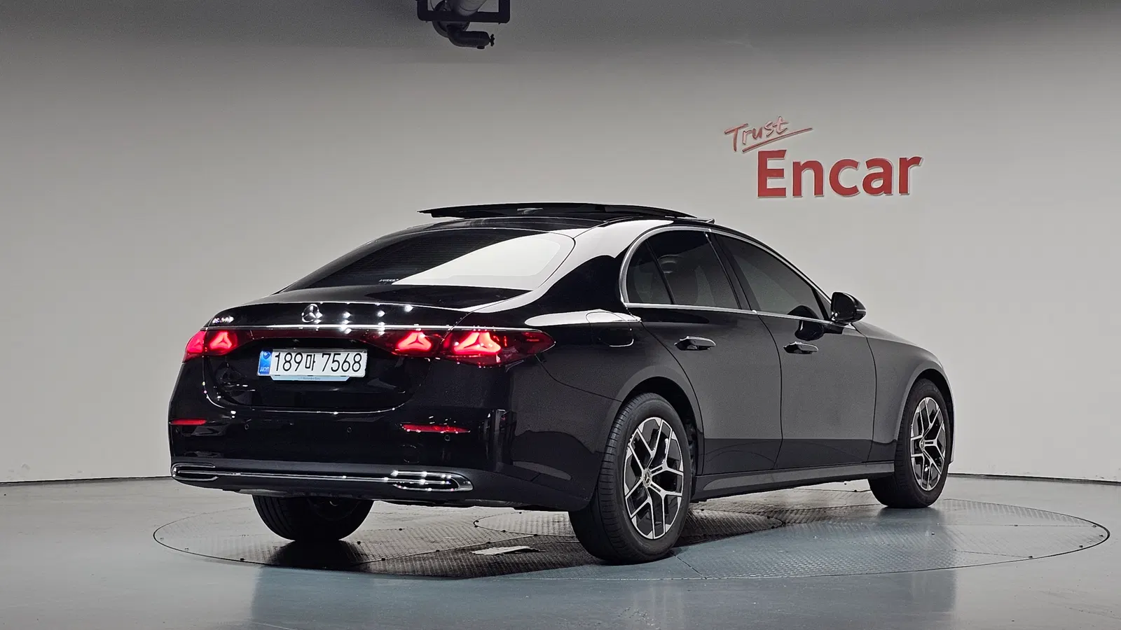 Mercedes-Benz Classe E E200 Avantgarde (W214) 2026 — photo 1 sur 39