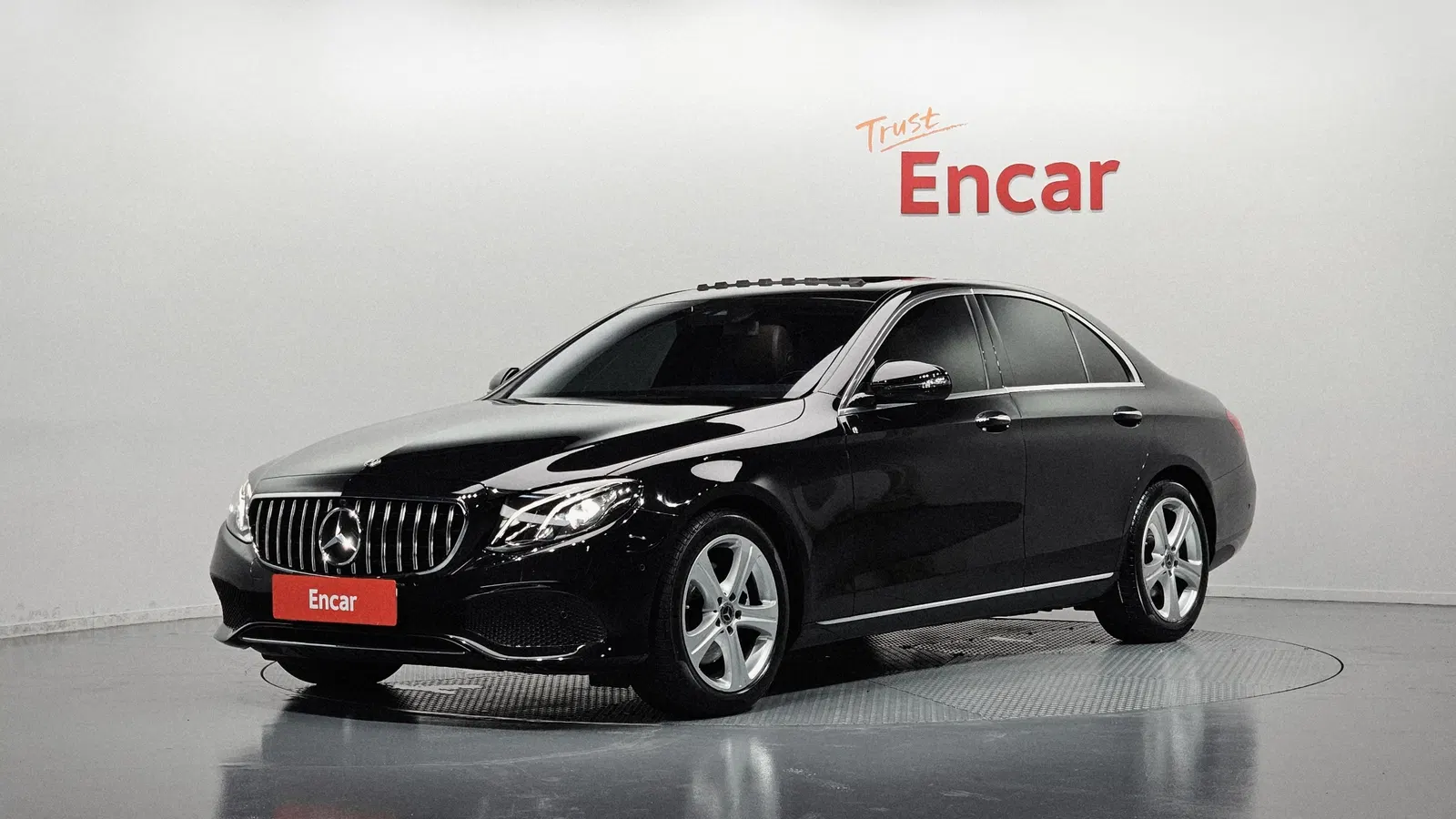 Mercedes-Benz Classe E E200 Avantgarde (W213) 2018 — photo 1 sur 37