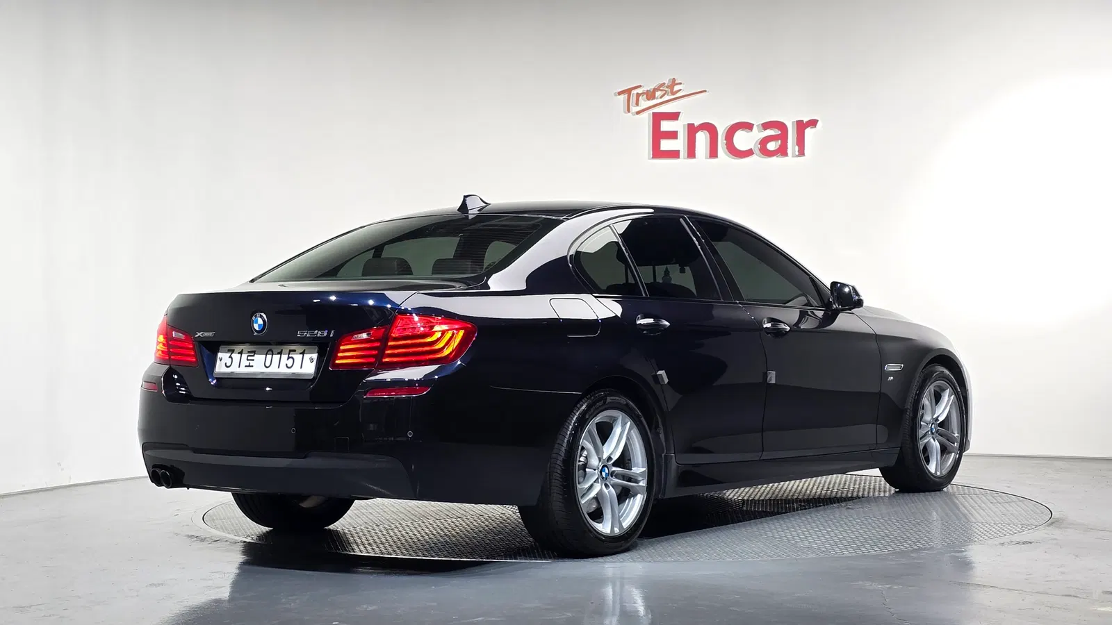 BMW Série 5 (F10) 528i xDrive M AeroDynamic Special Edition 2016 — photo 1 sur 33