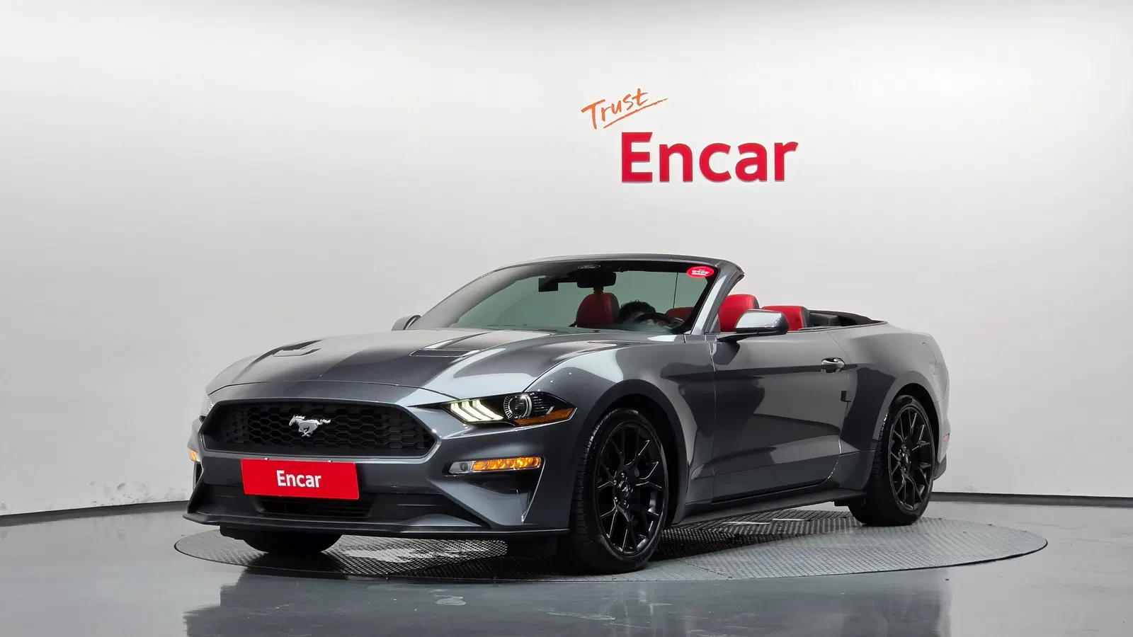 Ford Mustang Convertible 2021 — photo 1 sur 32