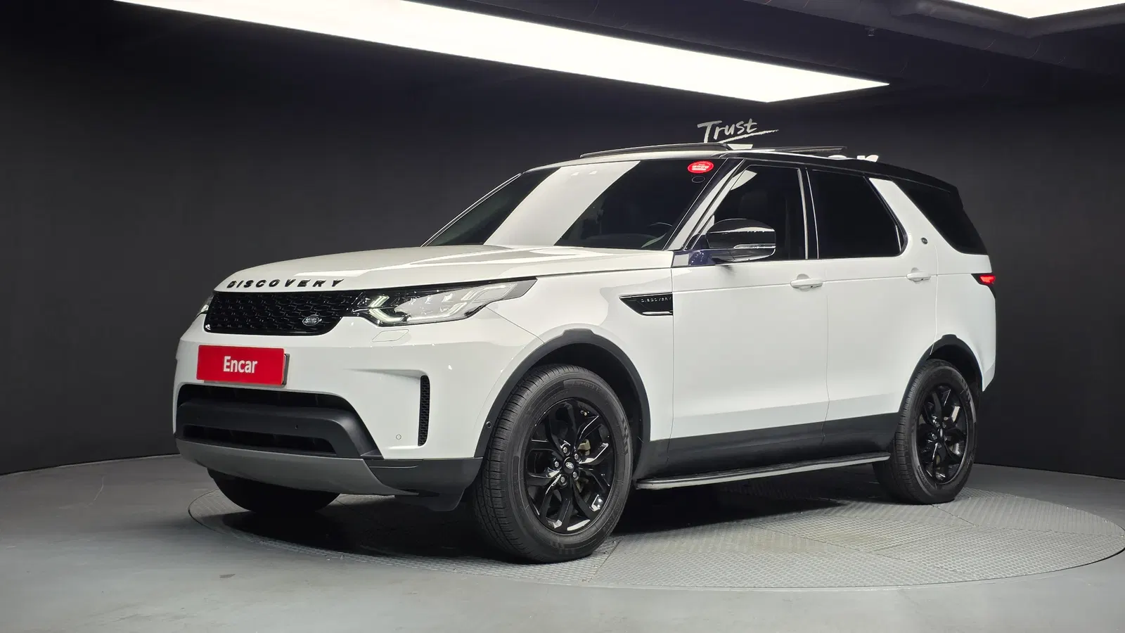 Land Rover Discovery 5 2.0 SD4 SE 2019 — photo 1 sur 20