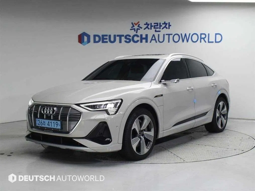 Audi e-tron 55 Quattro Sportback 2022 — photo 1 sur 26