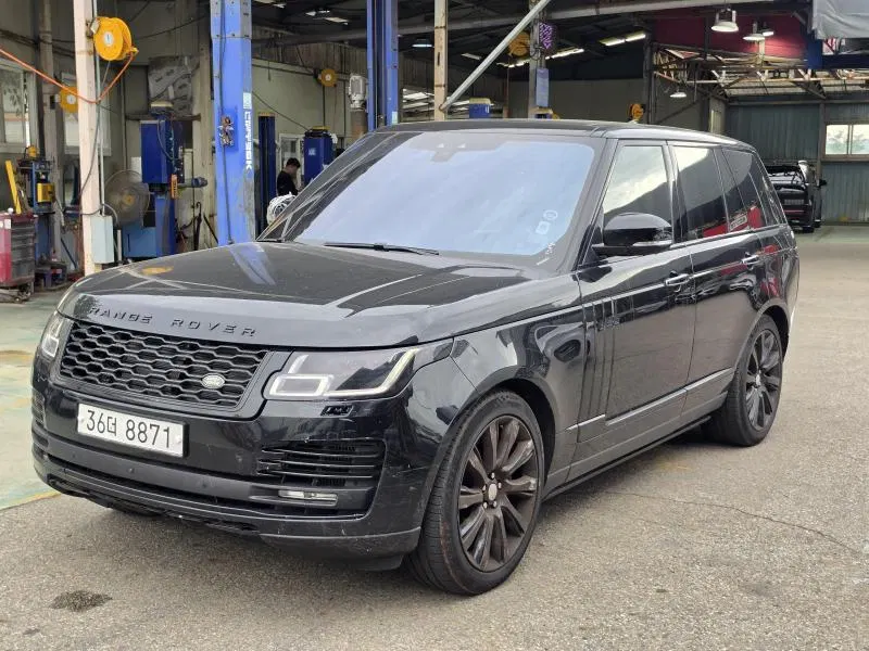 Land Rover Range Rover 4e génération 4.4 SDV8 Vogue SE Diesel 2017 — photo 1 sur 19