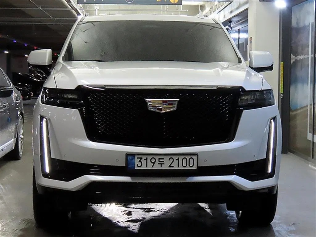 Cadillac Escalade 5e génération 6.2 ESV 2023 — photo 1 sur 25