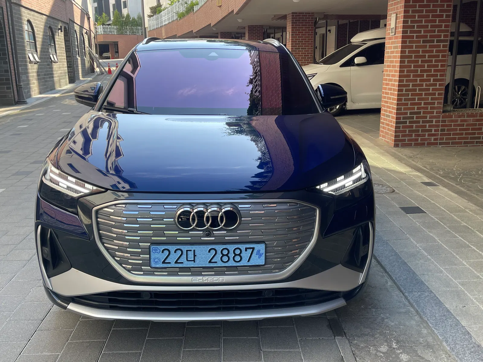 Audi Q4 e-tron (F4) 40 Premium 2022 — photo 1 sur 24