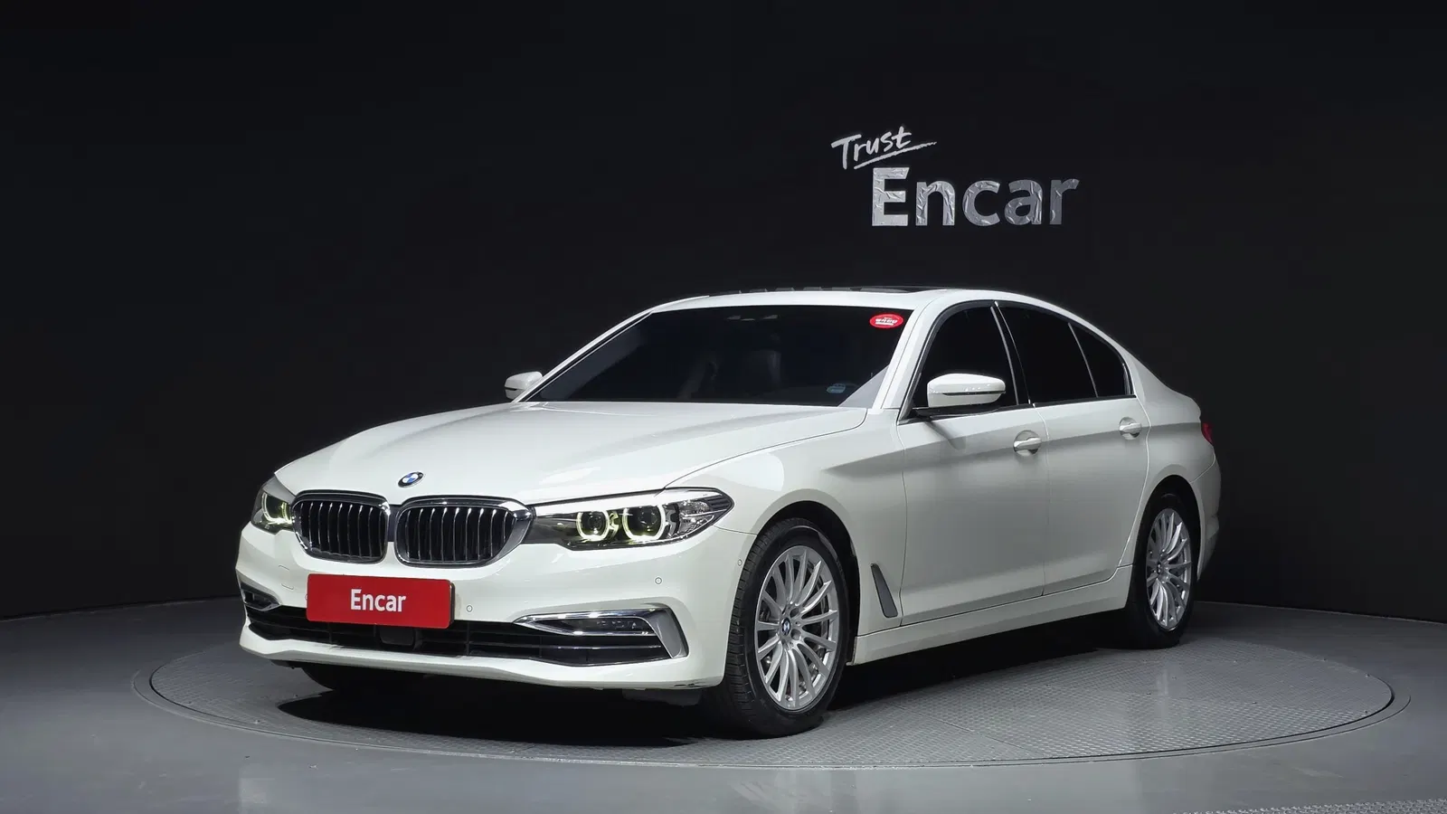 BMW Série 5 (G30) 520i Luxury 2019 — photo 1 sur 35