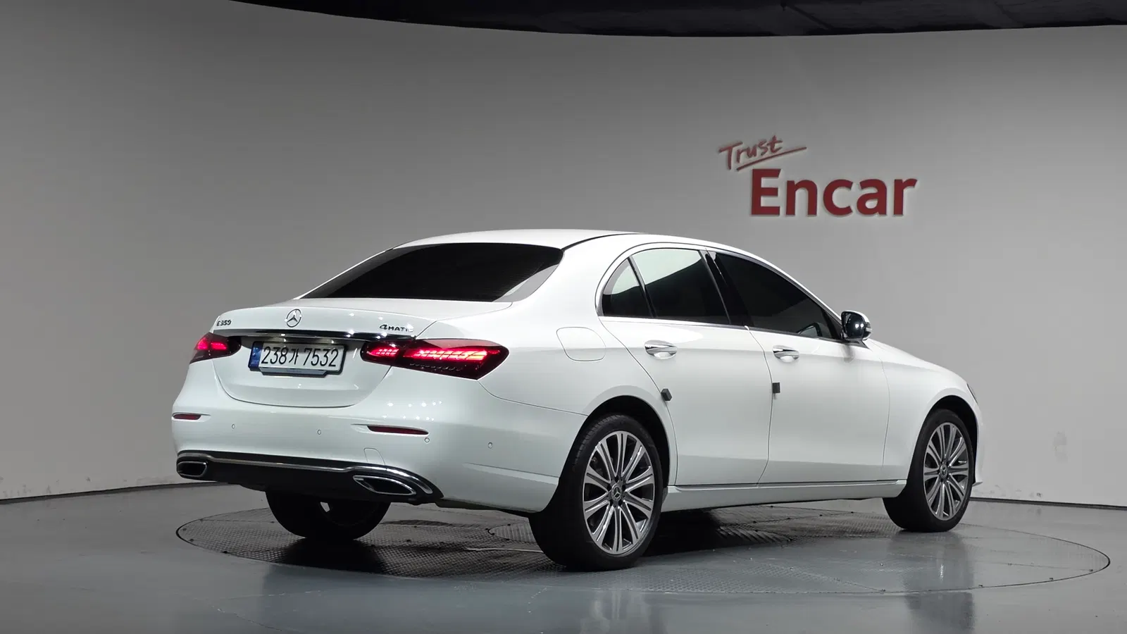 Mercedes-Benz Classe E E350 4MATIC Exclusive (W213) 2023 — photo 1 sur 38