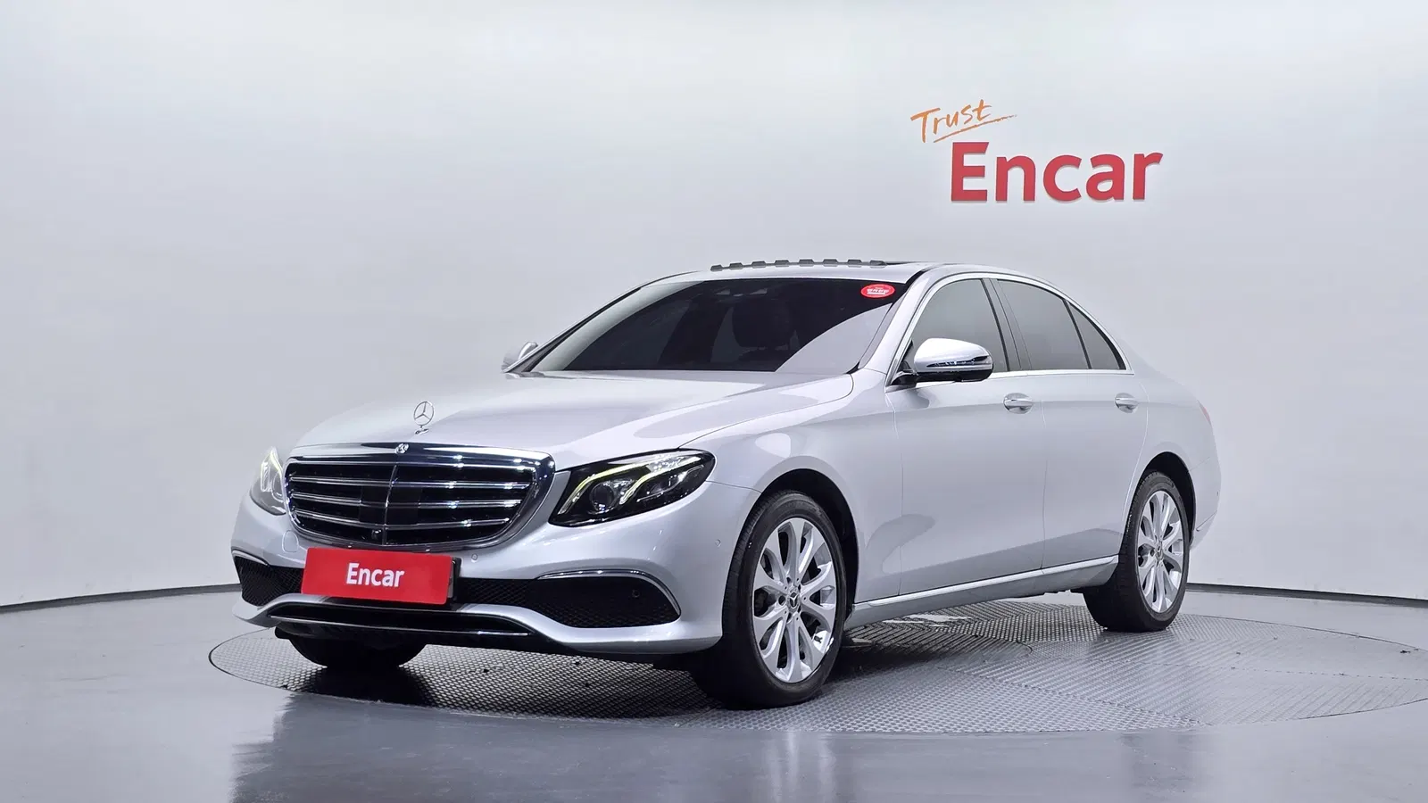 Mercedes-Benz Classe E E300 4MATIC Exclusive (W213) 2020 — photo 1 sur 35