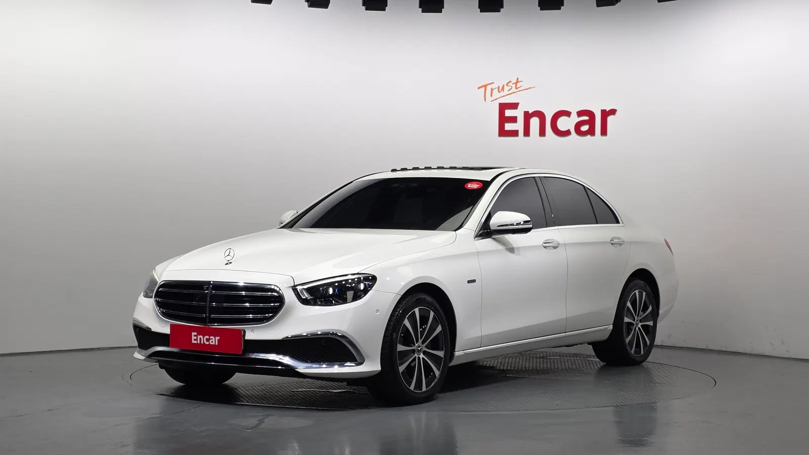 Mercedes-Benz Classe E E300e 4MATIC Exclusive (W213) 2021 — photo 1 sur 36