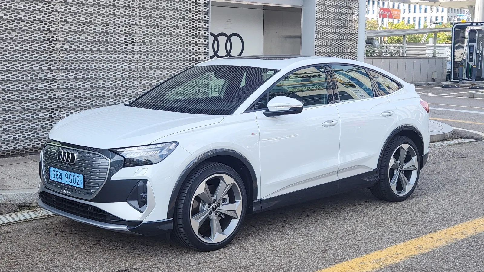 Audi Q4 e-tron (F4) 45 Premium Sportback 2026 — photo 1 sur 26