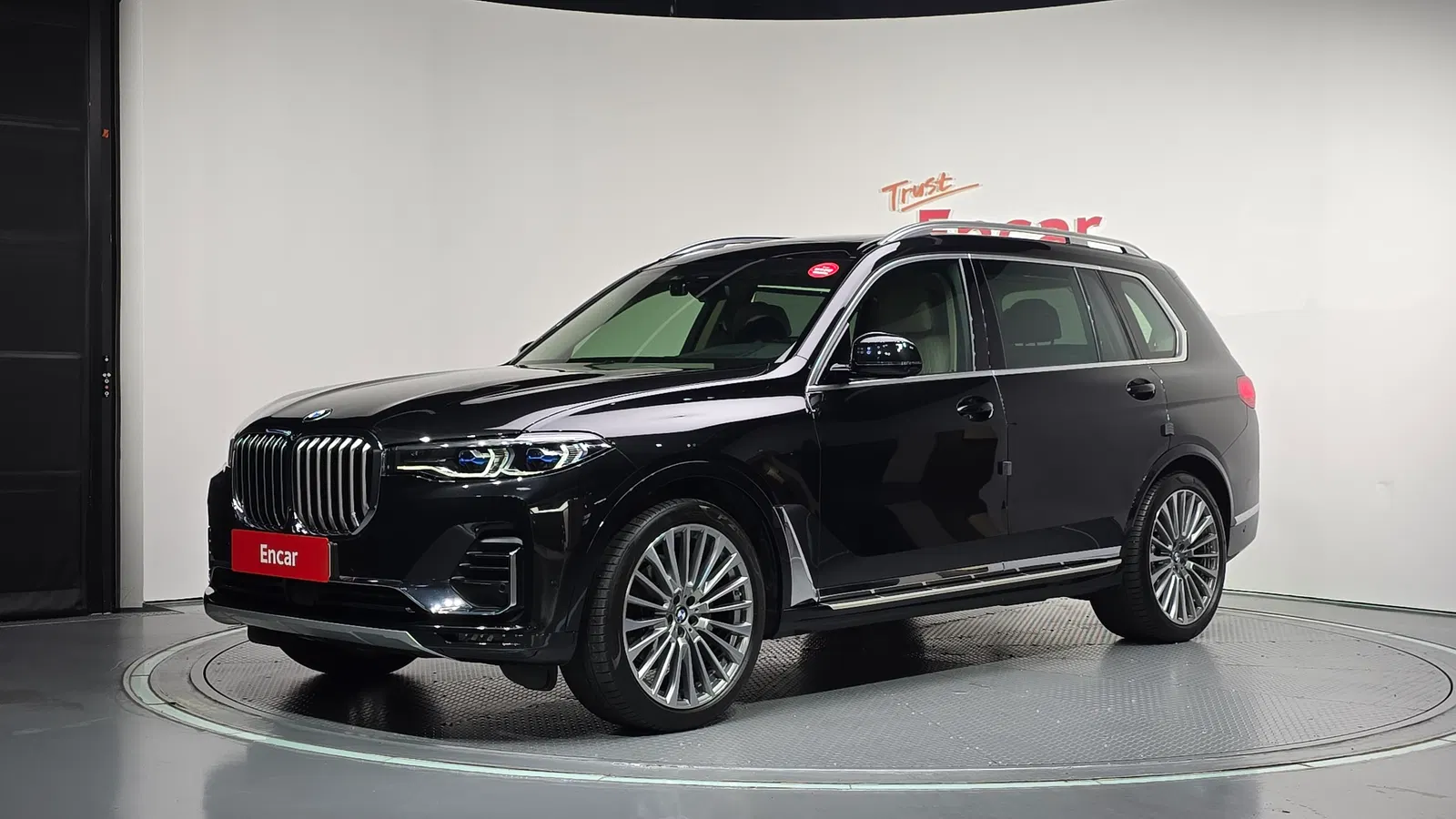 BMW X7 (G07) xDrive 40i Design Pure Excellence 6 places 2021 — photo 1 sur 31