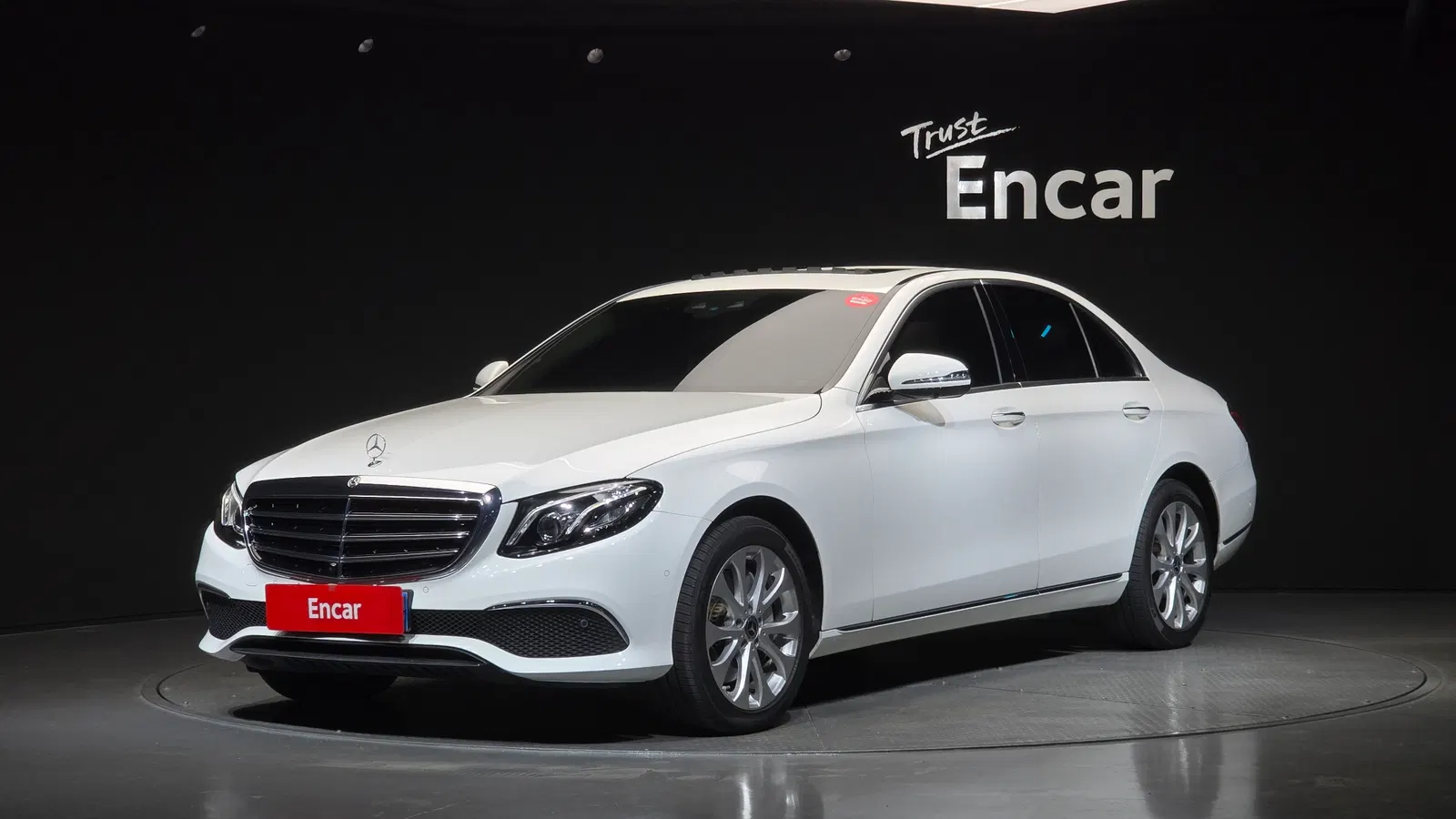 Mercedes-Benz Classe E E300 Exclusive (W213) 2019 — photo 1 sur 20