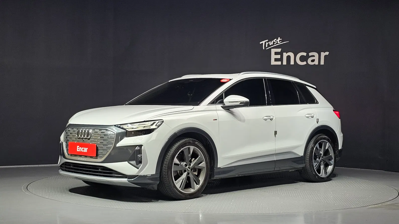 Audi Q4 e-tron (F4) 40 Premium 2022 — photo 1 sur 33