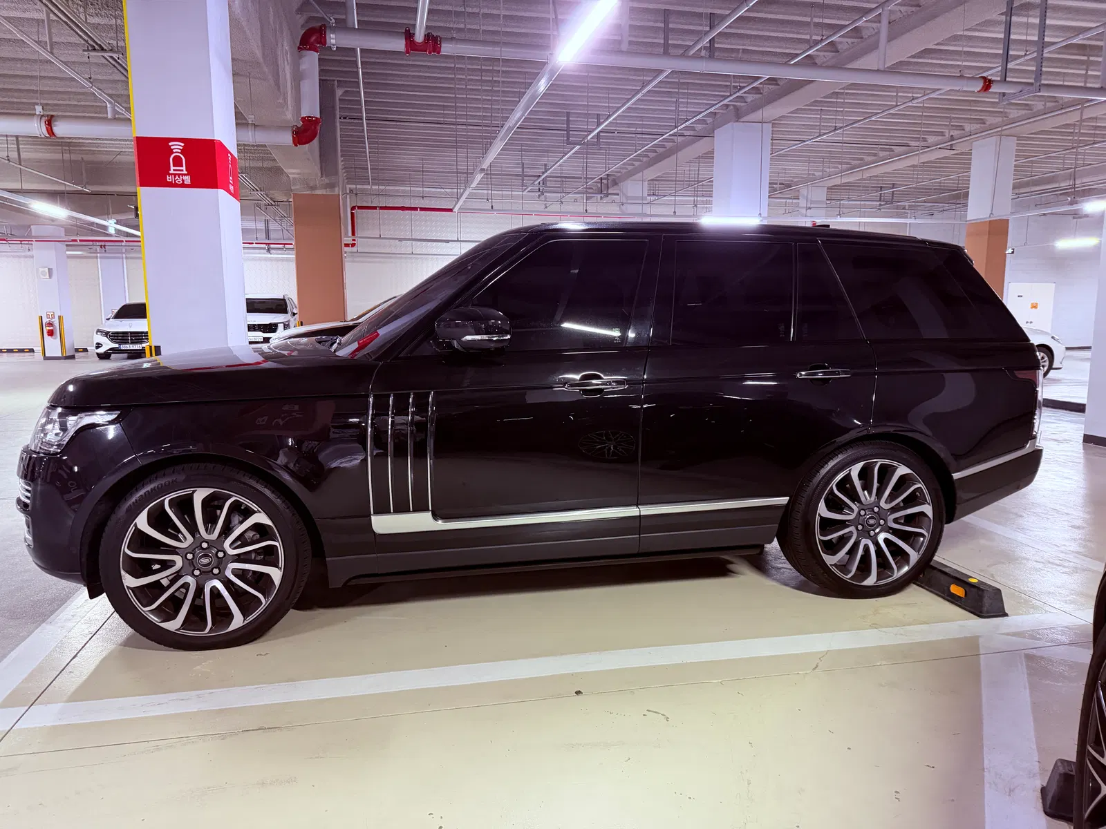 Land Rover Range Rover 4e génération 4.4 SDV8 AB Diesel 2017 — photo 1 sur 10