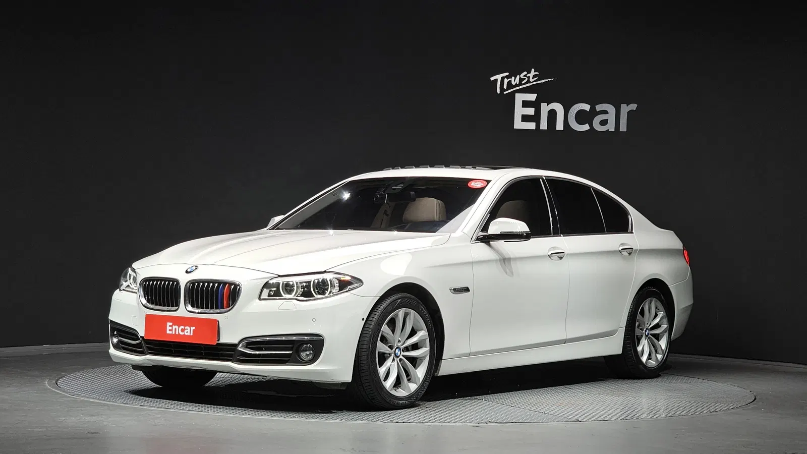 BMW Série 5 (F10) 528i xDrive Luxury Plus 2016 — photo 1 sur 20