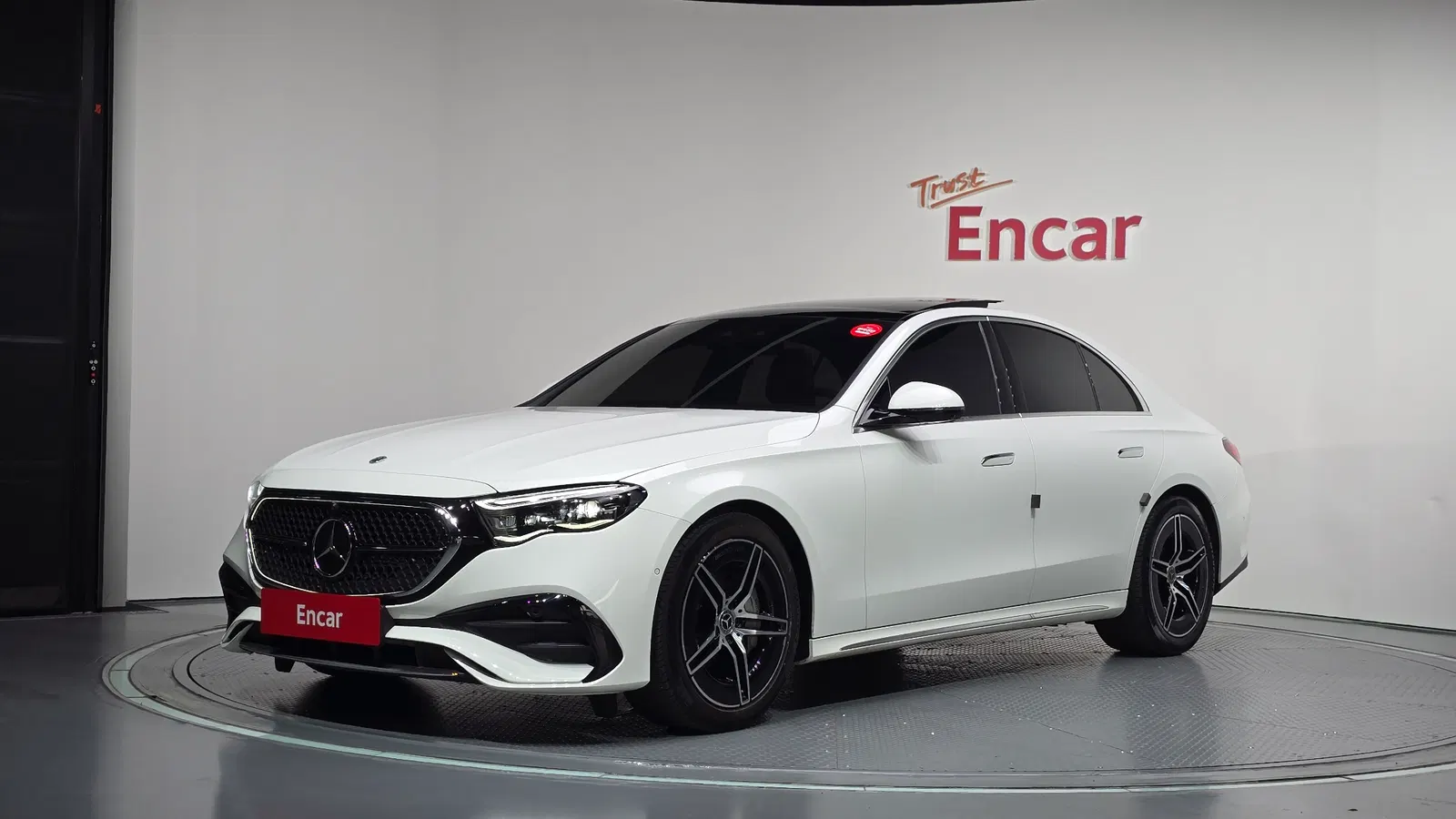 Mercedes-Benz Classe E AMG Line · E300 4MATIC (W214) 2024 — photo 1 sur 33