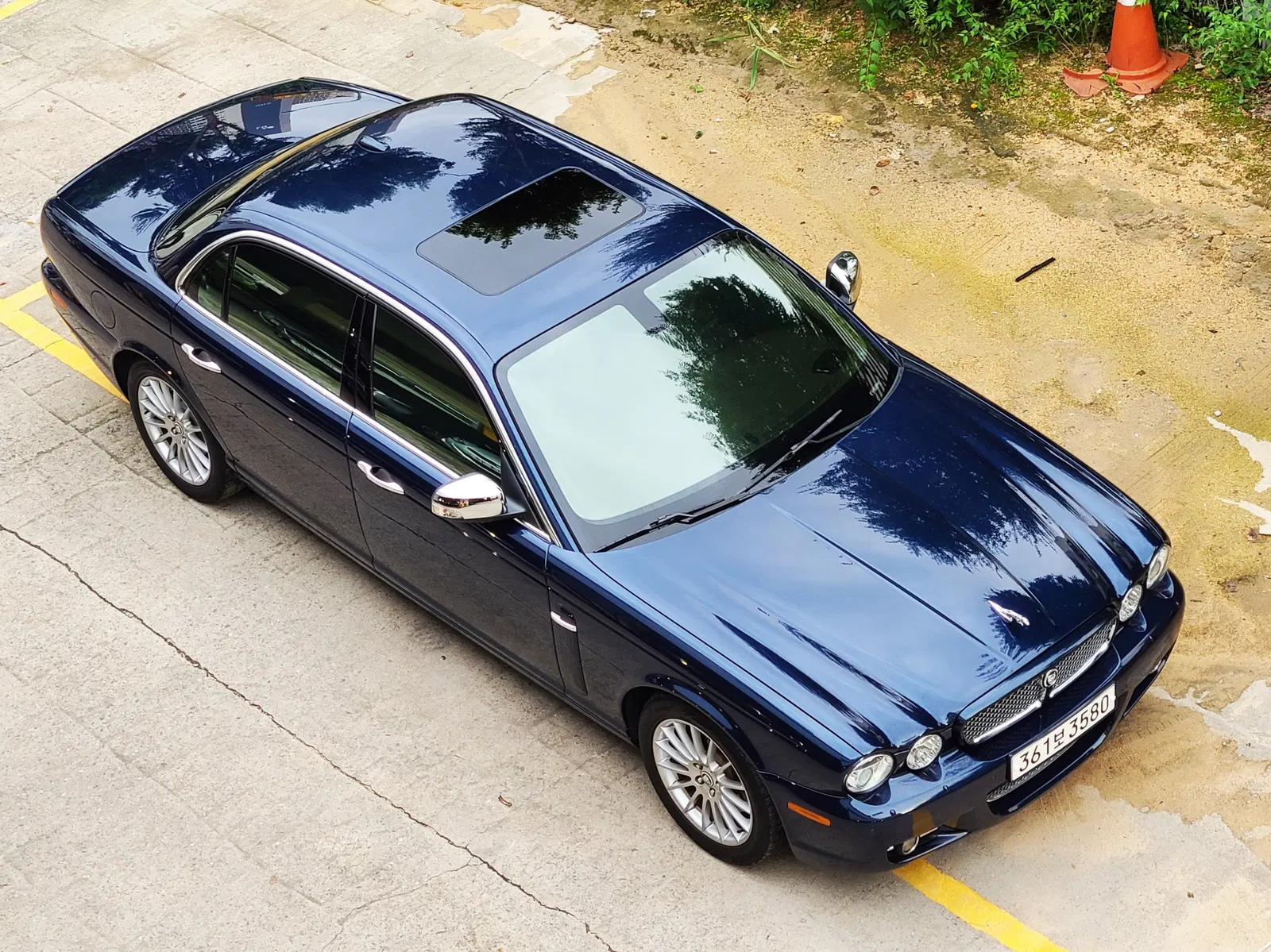 Jaguar New XJ 2.7D LWB 2009 — photo 1 sur 26