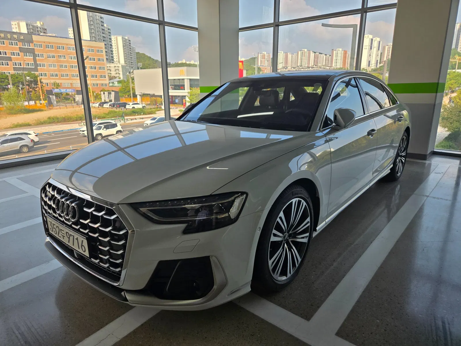 Audi A8 (D5) 55 TFSI Quattro Premium LWB 2026 — photo 1 sur 25