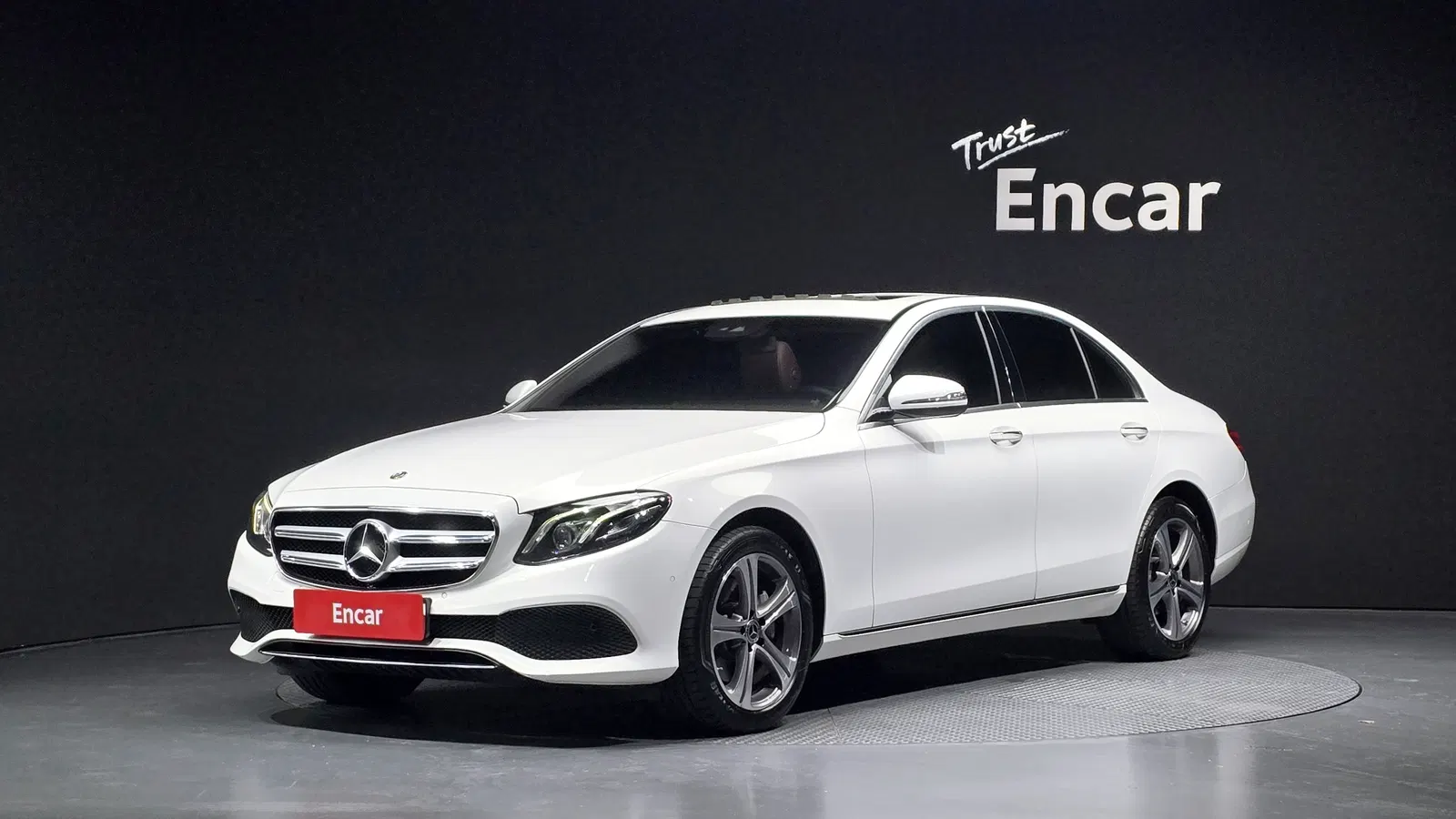 Mercedes-Benz Classe E E220d Avantgarde (W213) 2019 — photo 1 sur 20