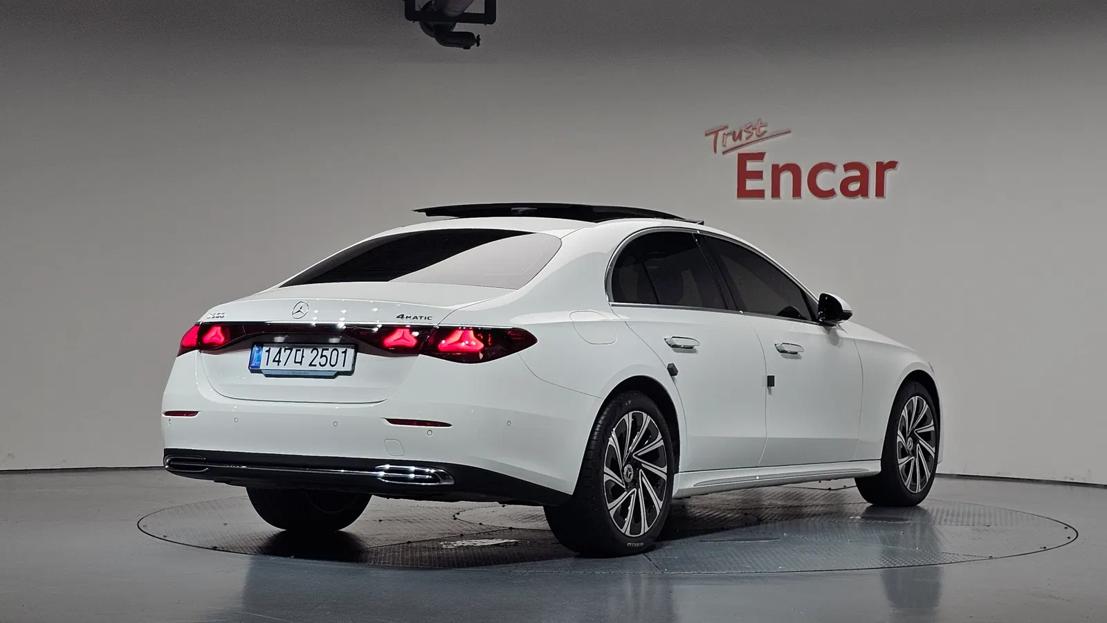 Mercedes-Benz Classe E E300 4MATIC Exclusive (W214) 2024 — photo 1 sur 39