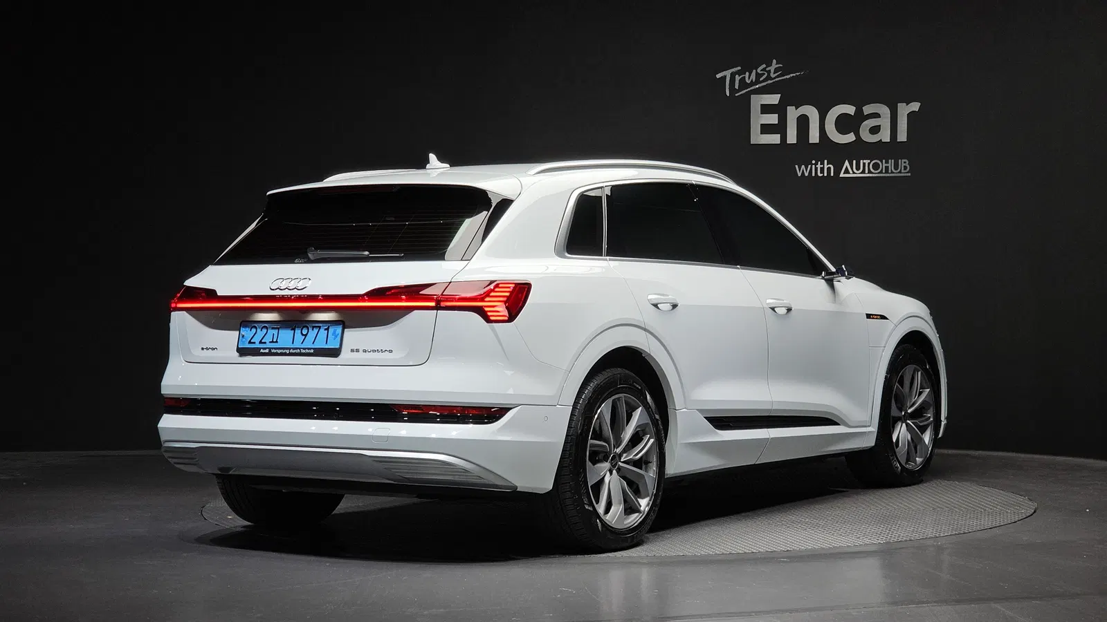 Audi e-tron 55 Quattro 2022 — photo 1 sur 32