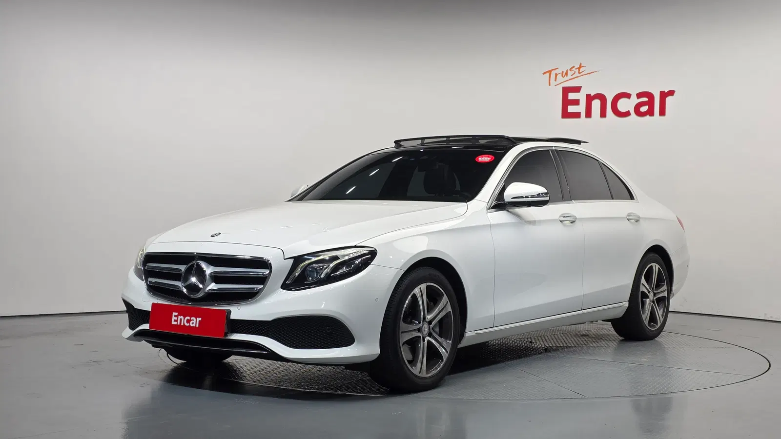 Mercedes-Benz Classe E E300 Avantgarde (W213) 2017 — photo 1 sur 20