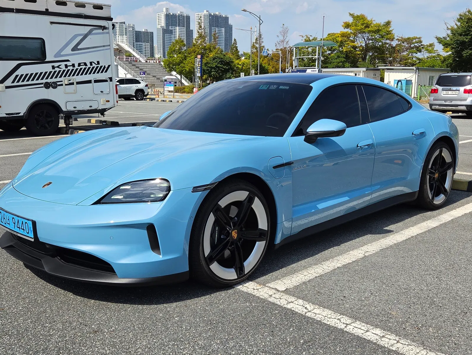 Porsche Taycan Base 2025 — photo 1 sur 10