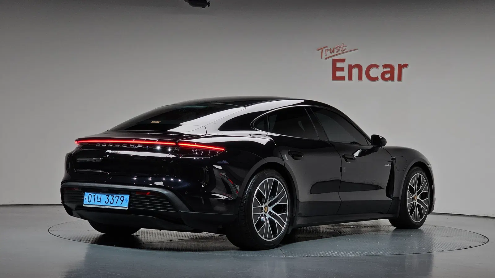 Porsche Taycan Base 2023 — photo 1 sur 43