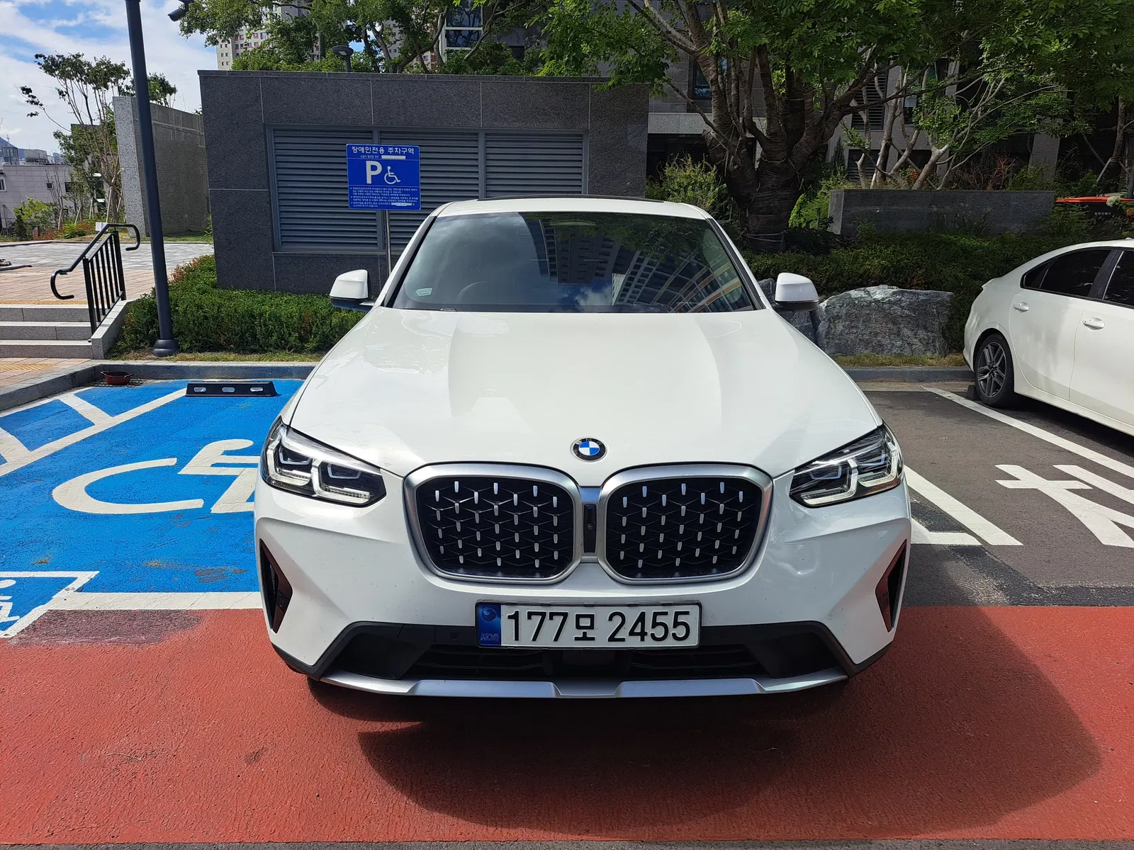 BMW X4 (G02) xDrive20i xLine 2023 — photo 1 sur 20