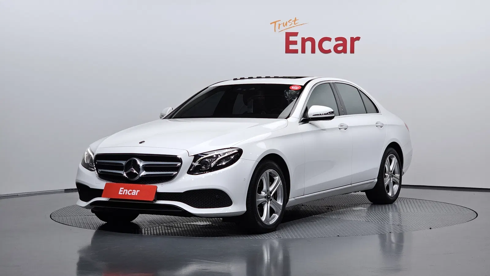 Mercedes-Benz Classe E E220d Avantgarde (W213) 2018 — photo 1 sur 20