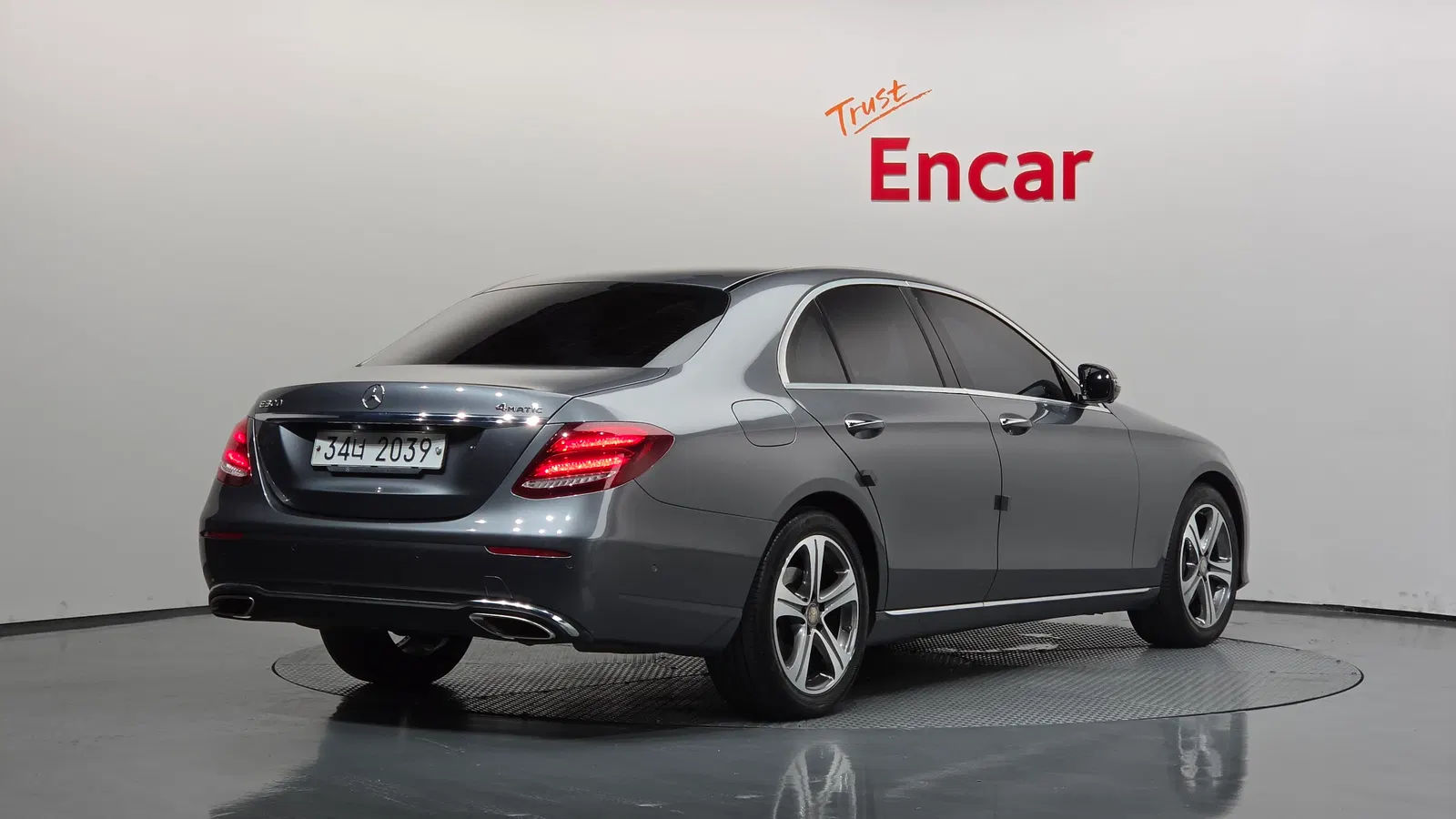 Mercedes-Benz Classe E E300 4MATIC Avantgarde Intelligent Drive (W213) 2017 — photo 1 sur 40