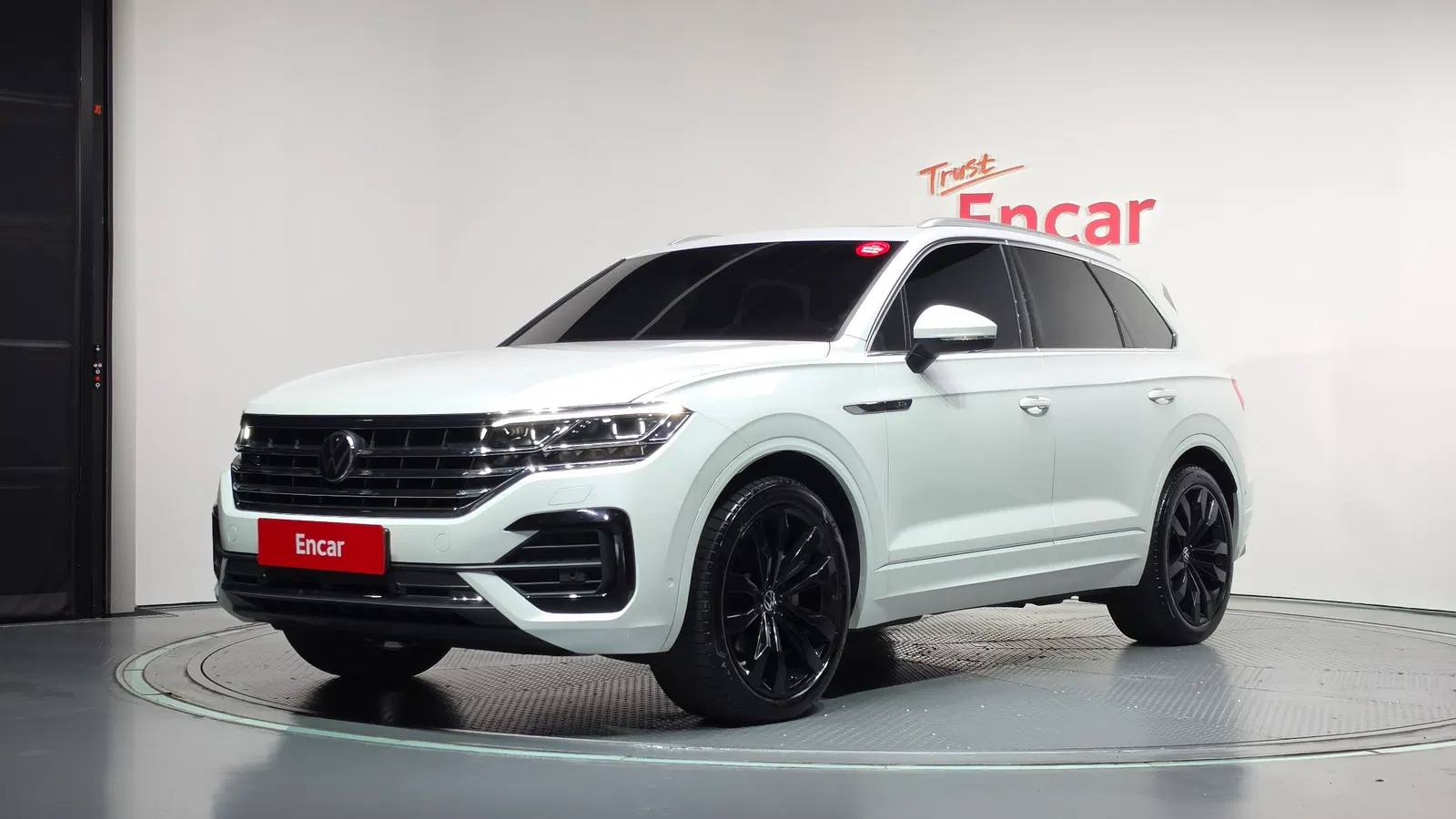 Volkswagen Touareg 3e génération 3.0 TDI R-Line 2023 — photo 1 sur 36