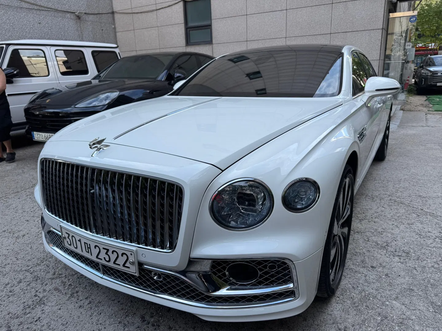 Bentley Flying Spur 3e génération 4.0 Azure 2023 — photo 1 sur 21