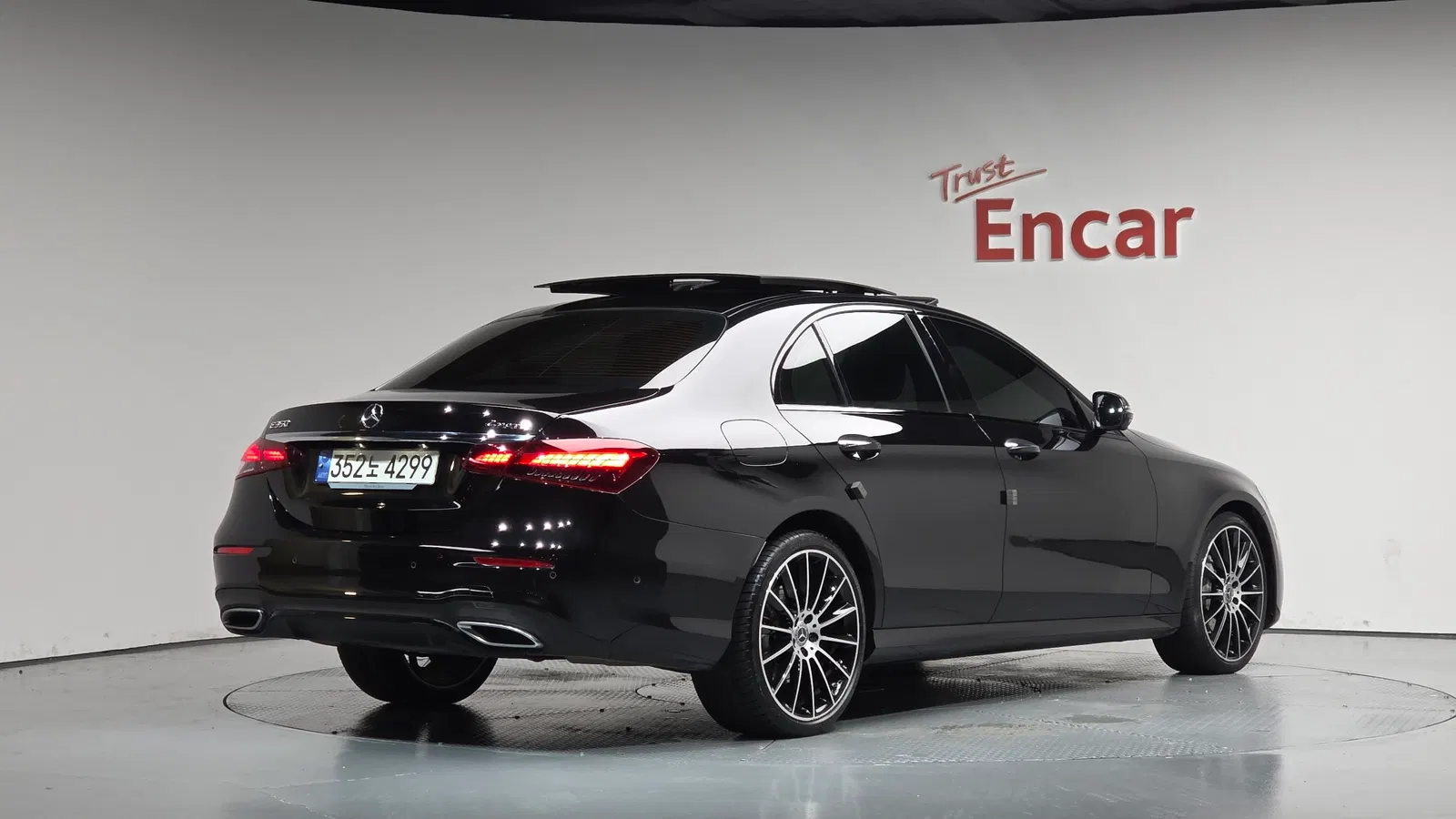Mercedes-Benz Classe E AMG Line · E350 4MATIC (W213) 2023 — photo 1 sur 37