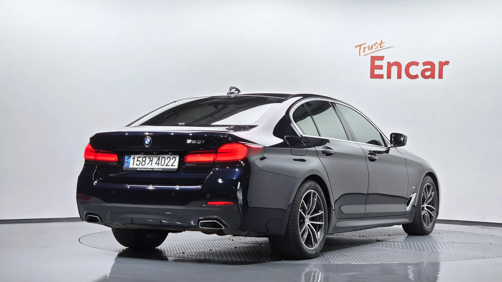 BMW Série 5 (G30) 520i M Sport 2022 — photo 1 sur 36