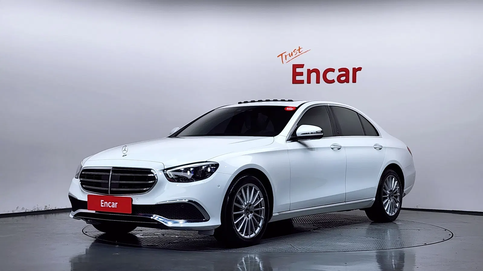 Mercedes-Benz Classe E E250 Exclusive (W213) 2021 — photo 1 sur 40