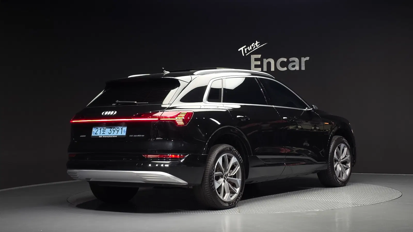 Audi e-tron 55 Quattro 2021 — photo 1 sur 41