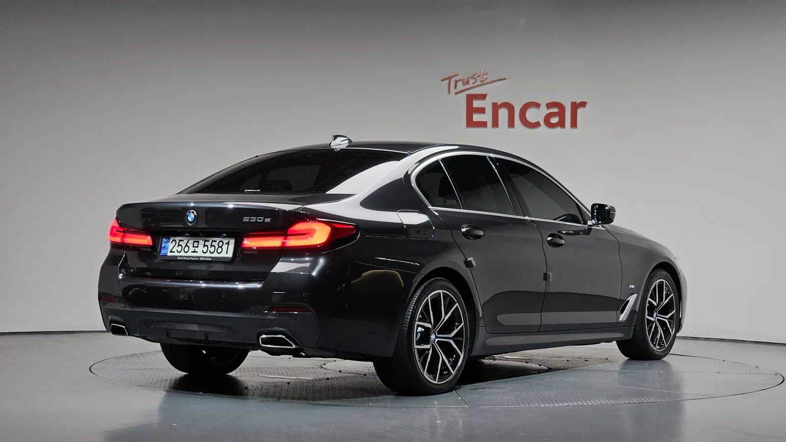 BMW Série 5 (G30) 530e M Sport 2021 — photo 1 sur 37