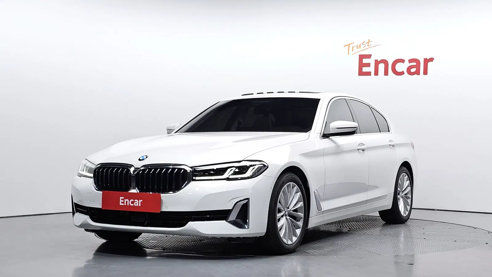 BMW Série 5 (G30) 520i Luxury 2023 — photo 1 sur 20