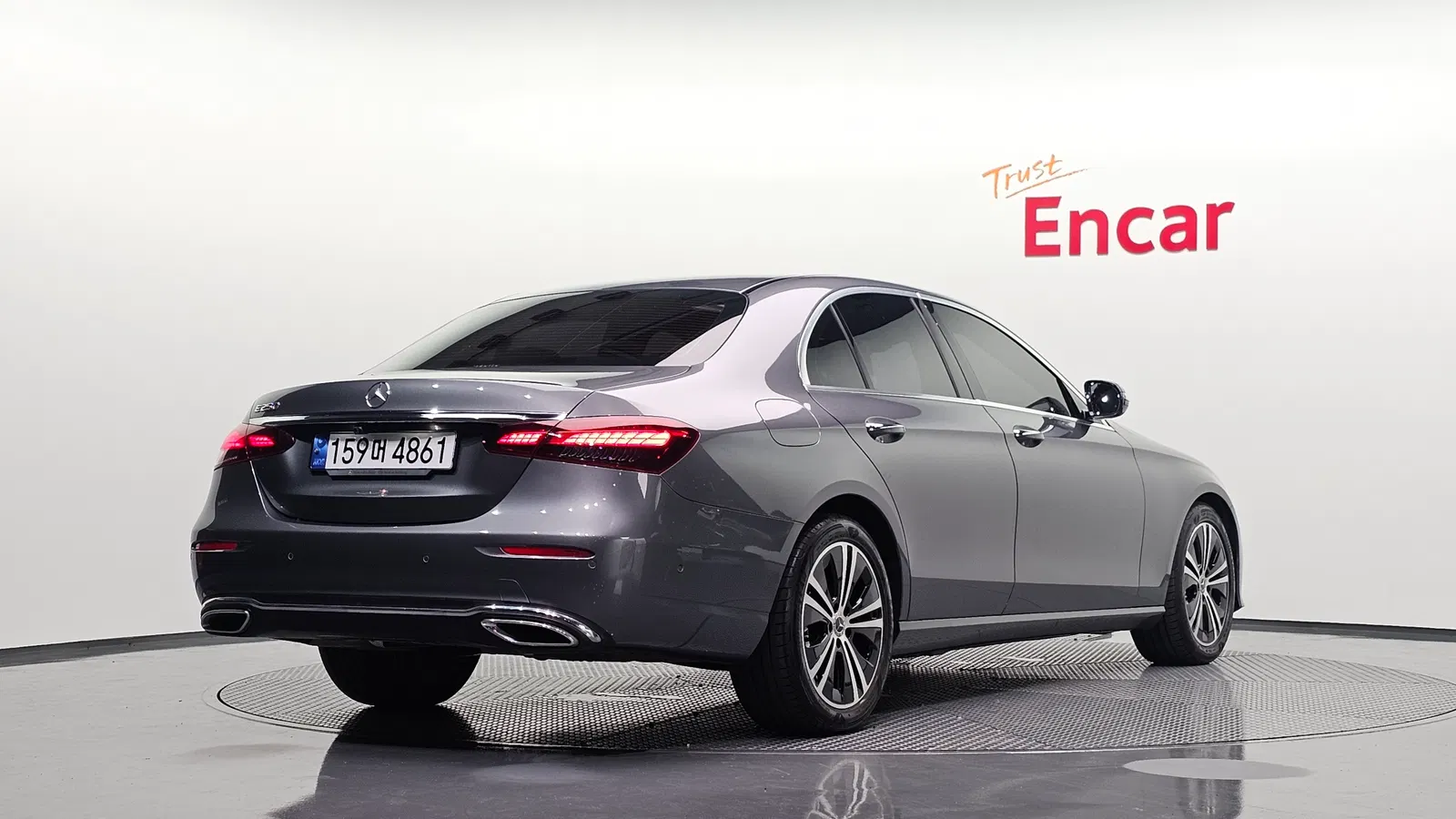 Mercedes-Benz Classe E E250 Avantgarde (W213) 2021 — photo 1 sur 33
