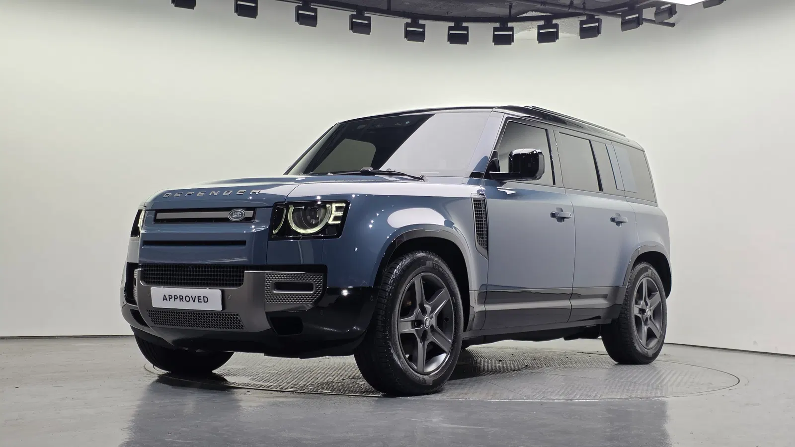 Land Rover Defender (L663) 110 P300 X-Dynamic SE 2025 — photo 1 sur 20
