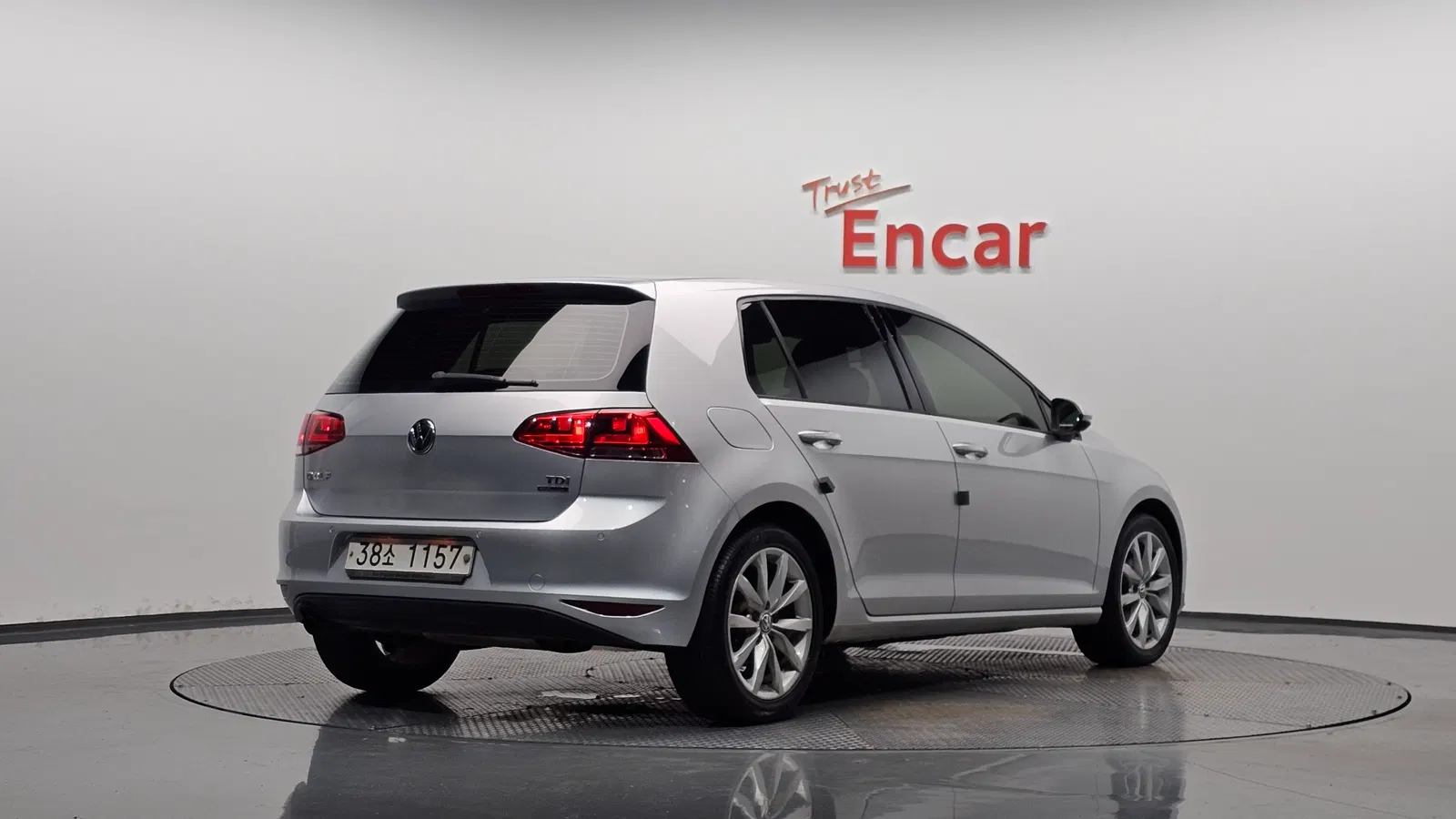 Volkswagen Golf 7e génération 1.6 TDI 2013 — photo 1 sur 33