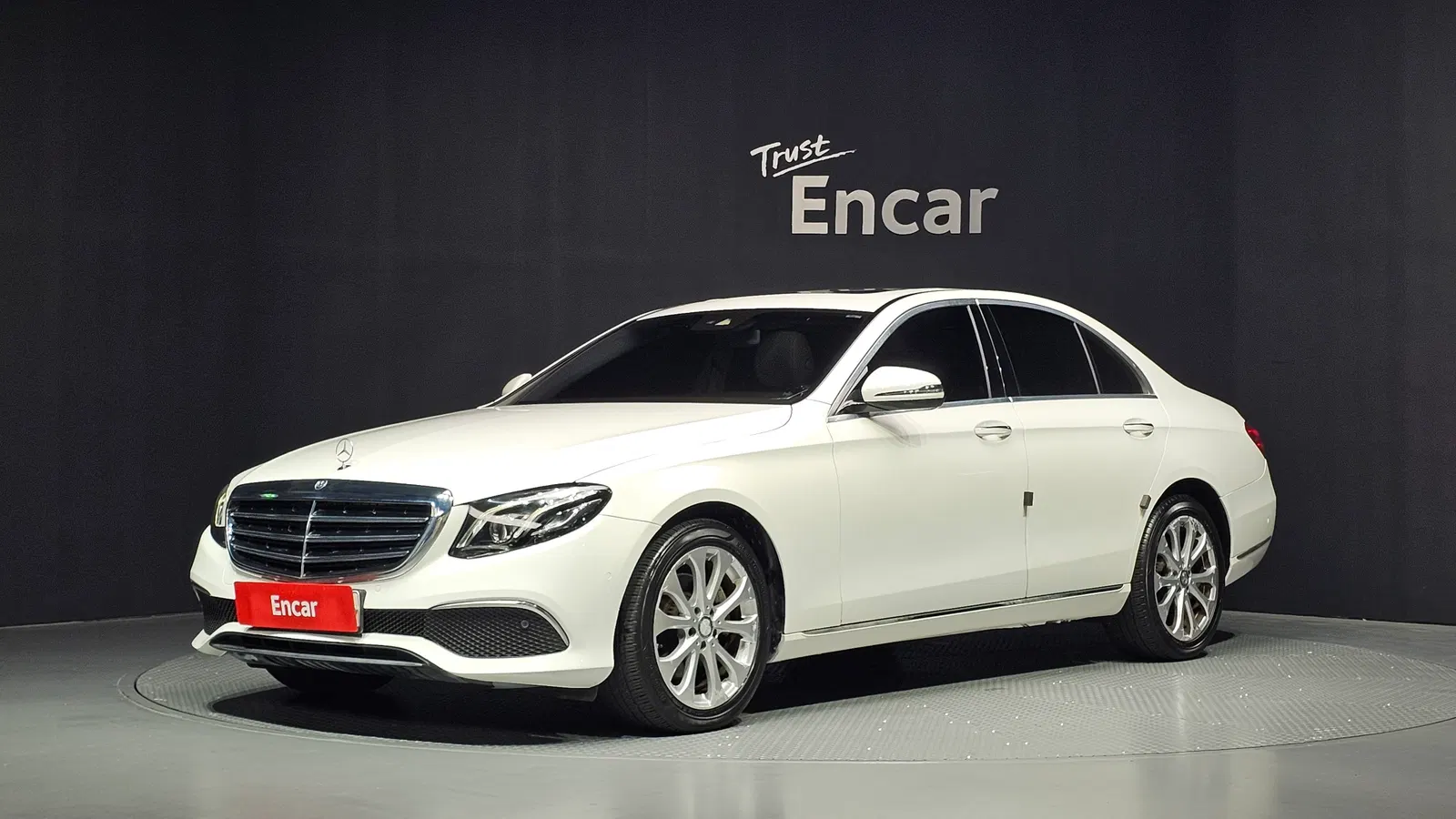 Mercedes-Benz Classe E E220d Exclusive (W213) 2017 — photo 1 sur 20