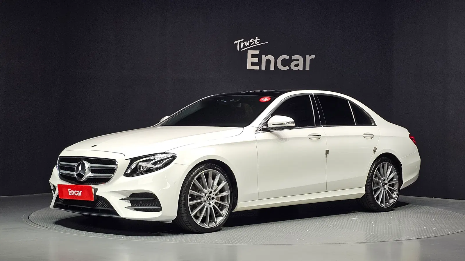 Mercedes-Benz Classe E AMG Line · E300 4MATIC (W213) 2017 — photo 1 sur 20