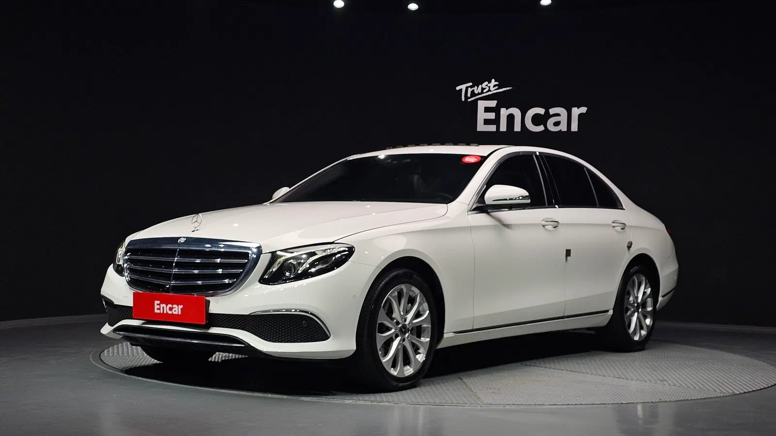 Mercedes-Benz Classe E E300 Exclusive (W213) 2019 — photo 1 sur 30