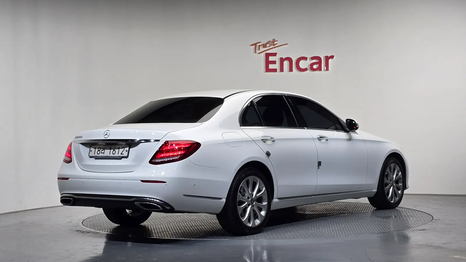 Mercedes-Benz Classe E E220d Exclusive (W213) 2018 — photo 1 sur 38