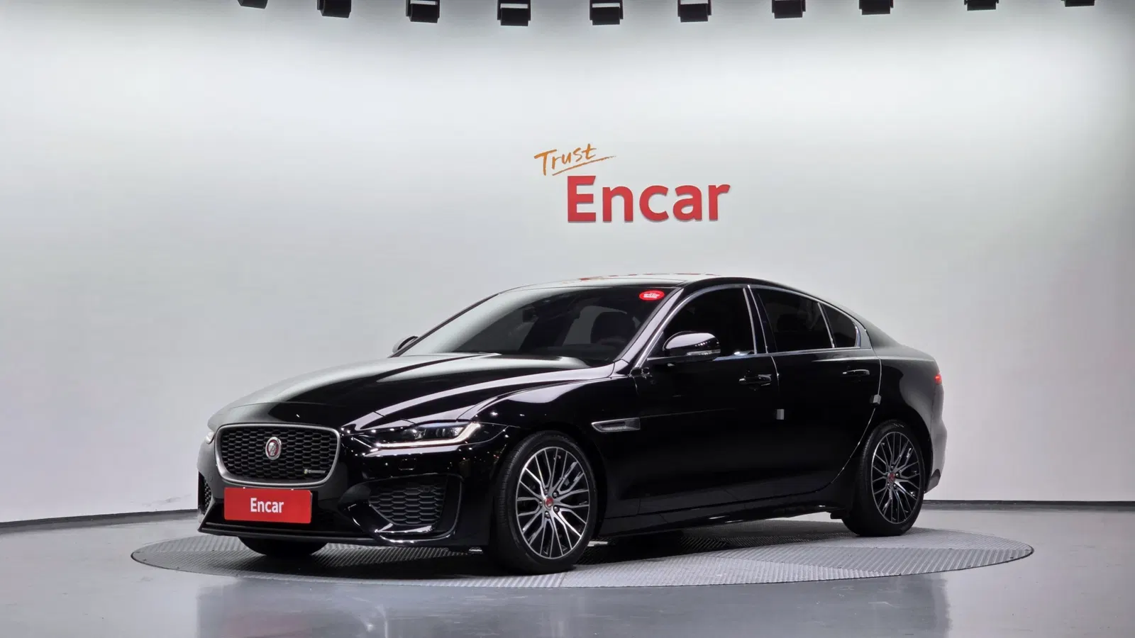 Jaguar XE D180 R-Dynamic S 2020 — photo 1 sur 42