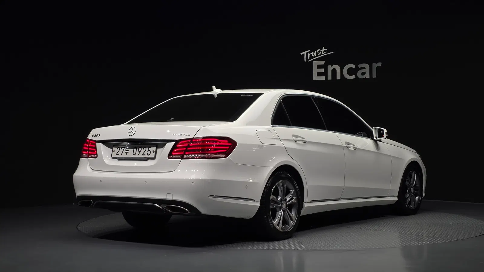 Mercedes-Benz Classe E E220 BlueTEC Avantgarde (W212) 2016 — photo 1 sur 34