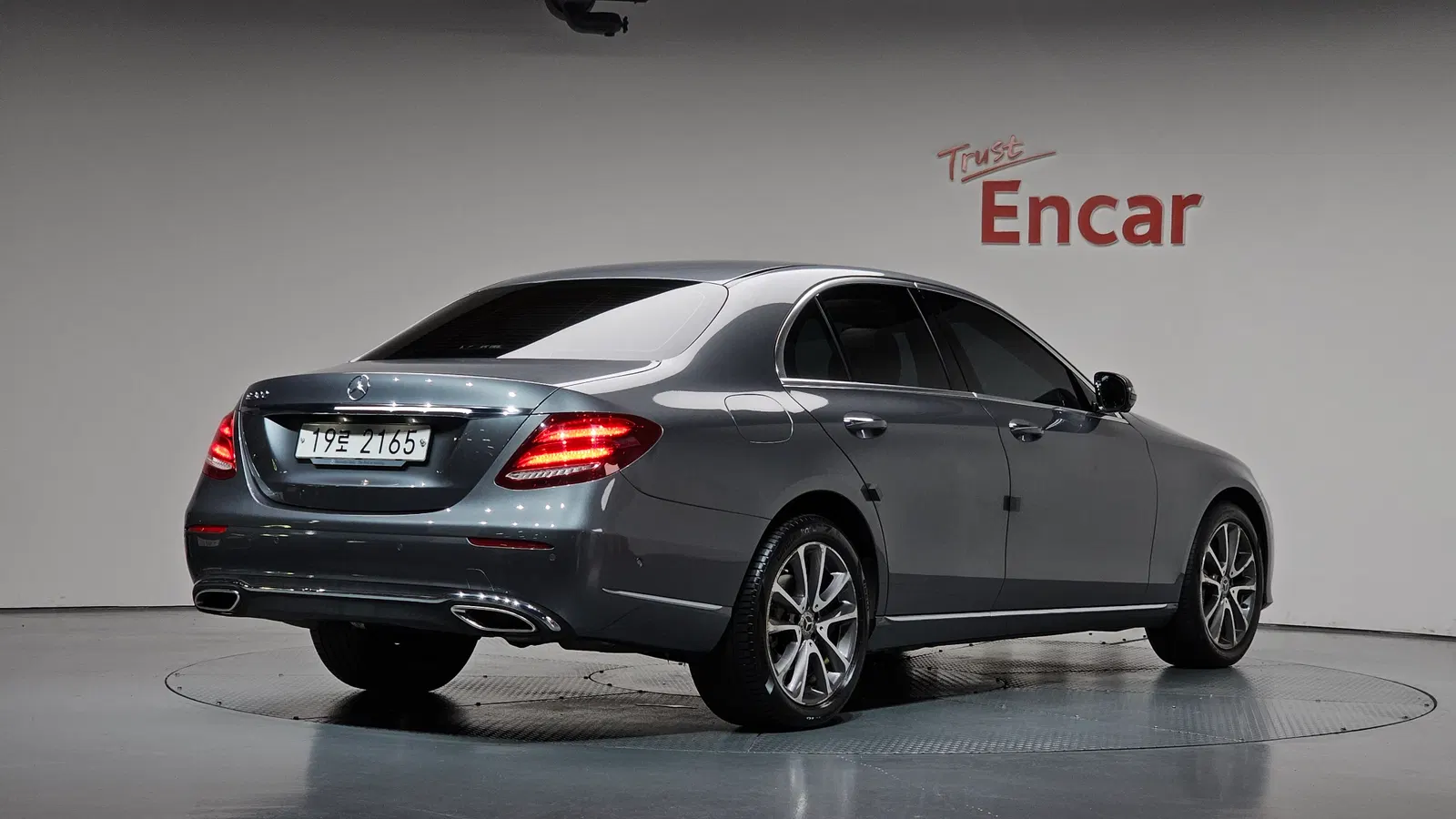 Mercedes-Benz Classe E E300 Exclusive Standard (W213) 2018 — photo 1 sur 35