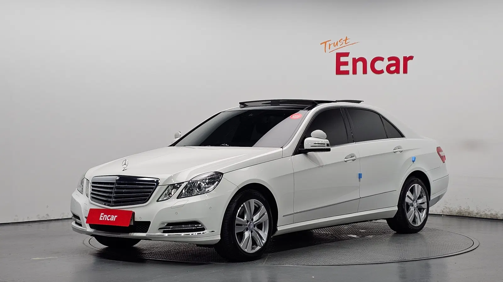 Mercedes-Benz Classe E E300 Elegance (W212) 2013 — photo 1 sur 39